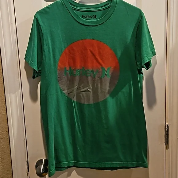 Hurley green tee size M - Picture 2 of 4